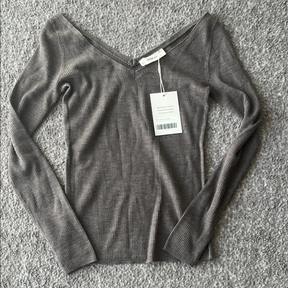 Everlane Off-Shoulder Top in Merino Wool - Picture 1 of 6